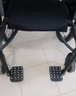 Wheel chair foot stand